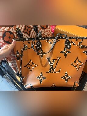 Louis Vuitton Neverfull MM jungle